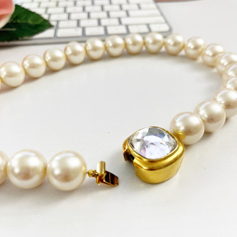 Trifari Vintage 90's Chunky Faux Pearl Necklace with Large Rhinestone Clasp - Picture 9 of 11
